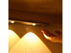 一款充滿情調(diào)的充電式貓眼光效手掃感應燈